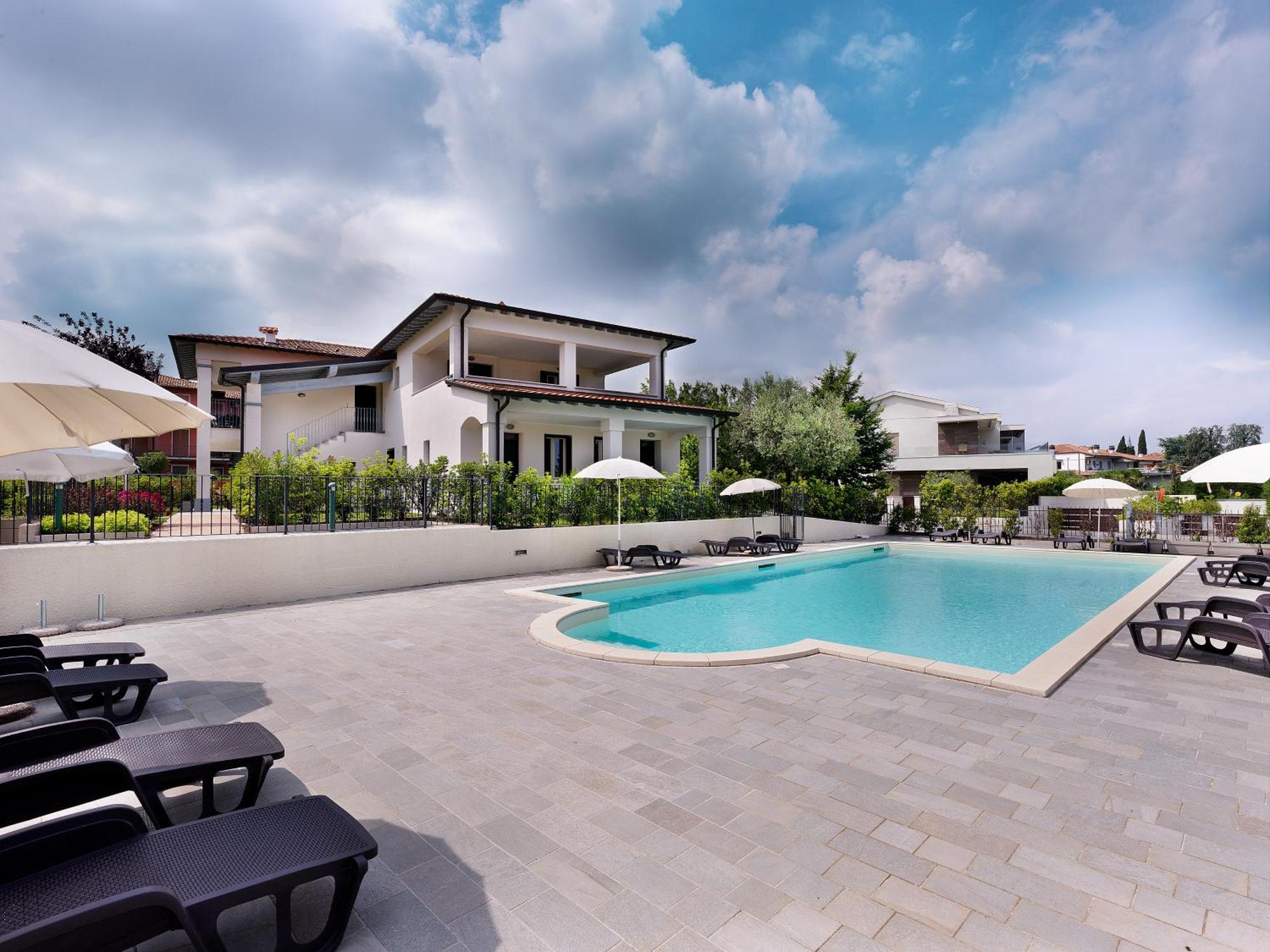 Residence Fiore Rosso Sirmione Exterior foto