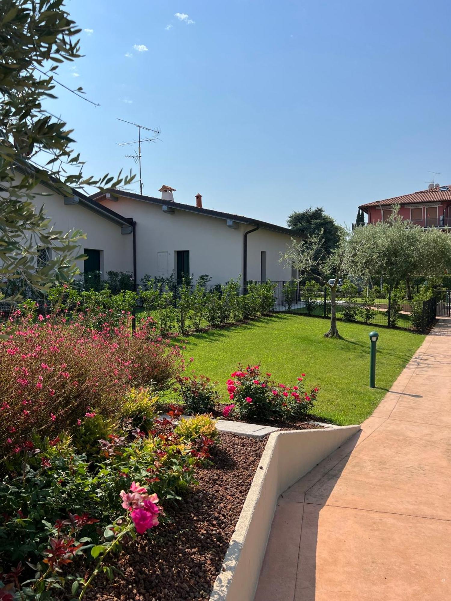 Residence Fiore Rosso Sirmione Exterior foto